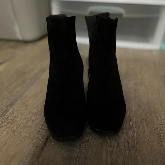 Zodiac Lucinda Women’s Heel Block Bootie - Picture 2 of 6